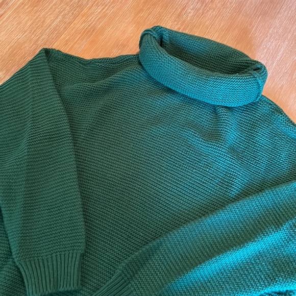 Green mock neck sweater. Size XL. - Picture 2 of 3